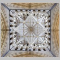 Lincoln Cathedral, Central tower vaulting, Lincoln Cathedral by Julian P Guffogg on Wikipedia.jpg